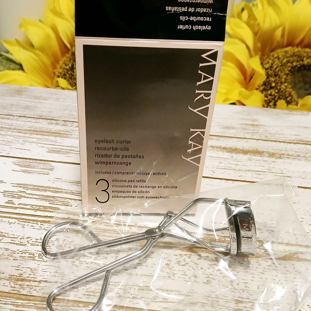 Mary Kay Eyelash Curler with Silver Finish